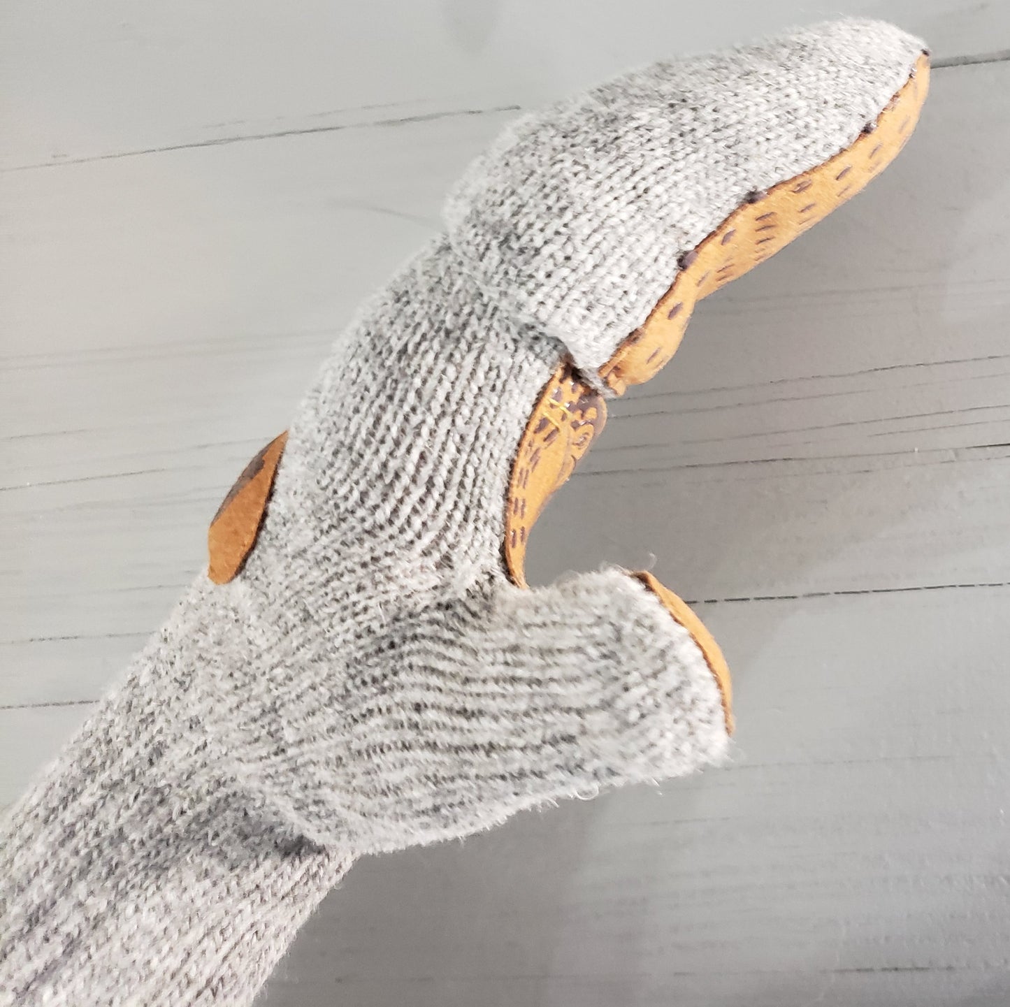 FM53 - Wooly Mitten (New Fall 24)